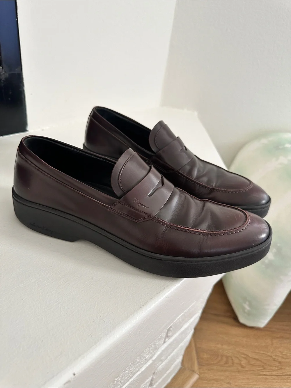 FERRAGAMO Men’s Dori Penny Loafers – M 9.5 – Authentic Burgundy Leather